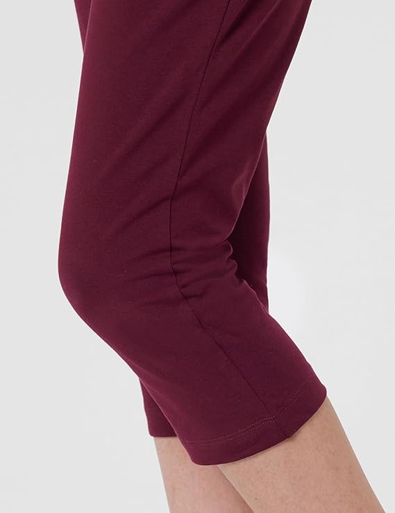 Van Heusen Women's Relaxed Fit High Rise Smart Tech+ Easy Stain Release Solid Lounge Capri