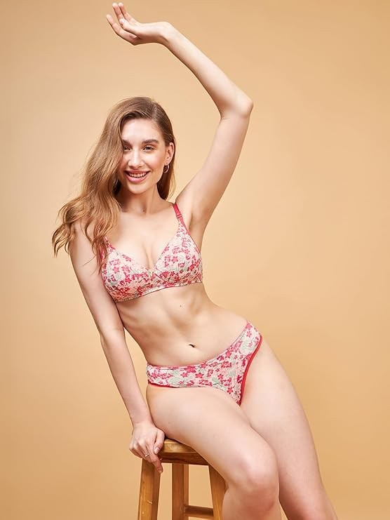 Enamor Medium Coverage Wirefree F023 Perfect Plunge Women T-Shirt Lightly Padded Bra